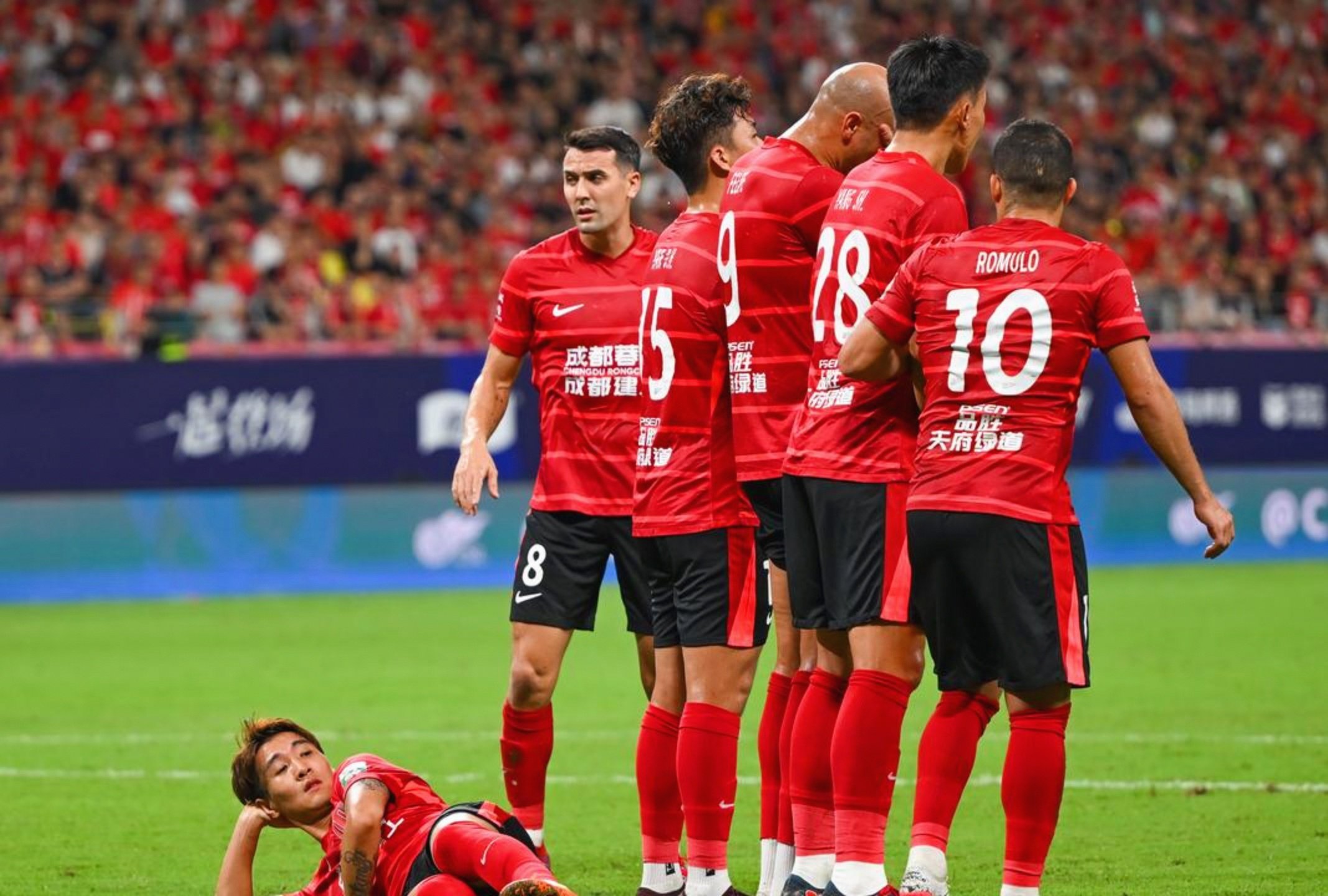 开云体育-关键时刻里昂备战亚冠，遗憾出局细节曝光，气氛紧张，控场能力受关注的简单介绍